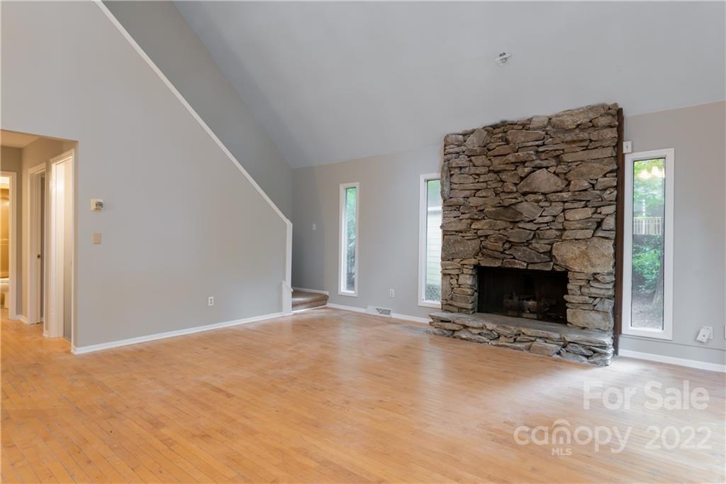 4 Oak Moss Court