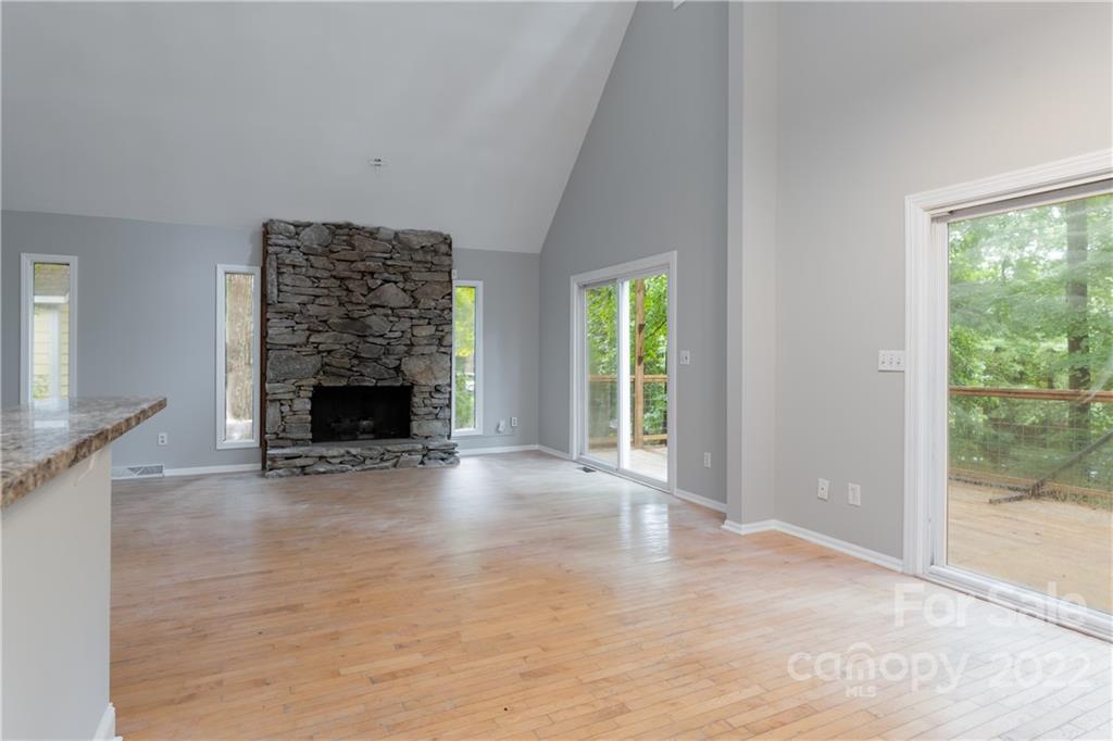 4 Oak Moss Court