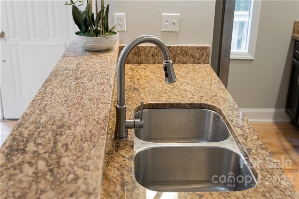 4 Oak Moss Court