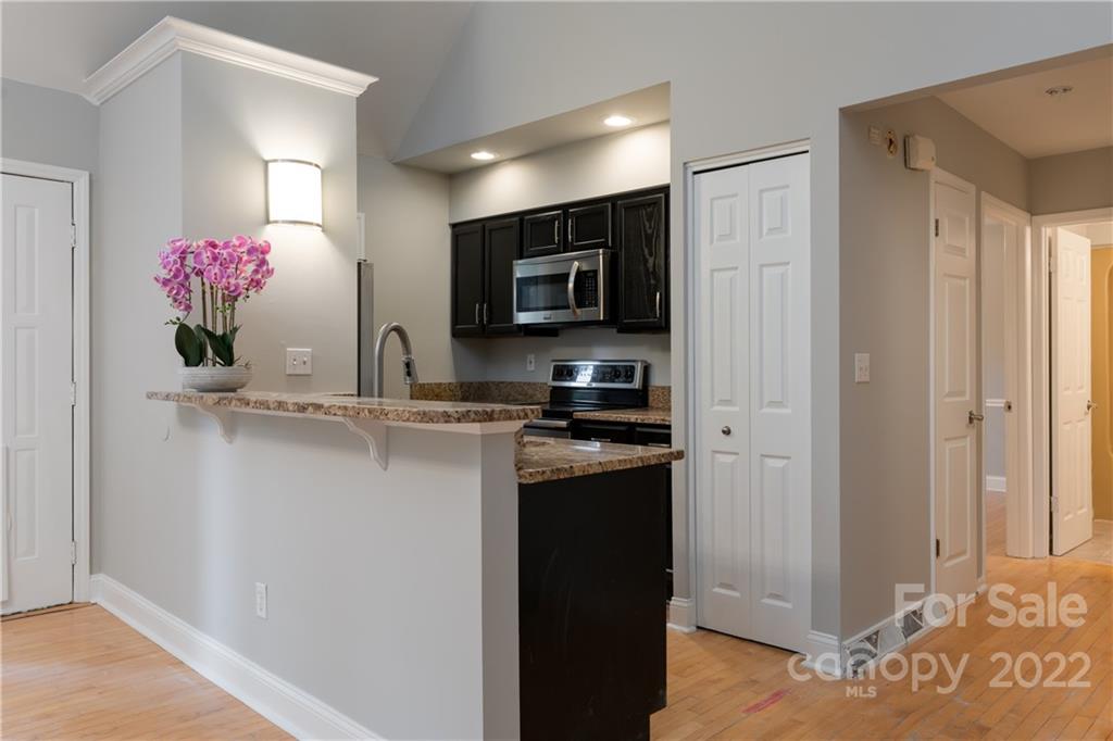 4 Oak Moss Court