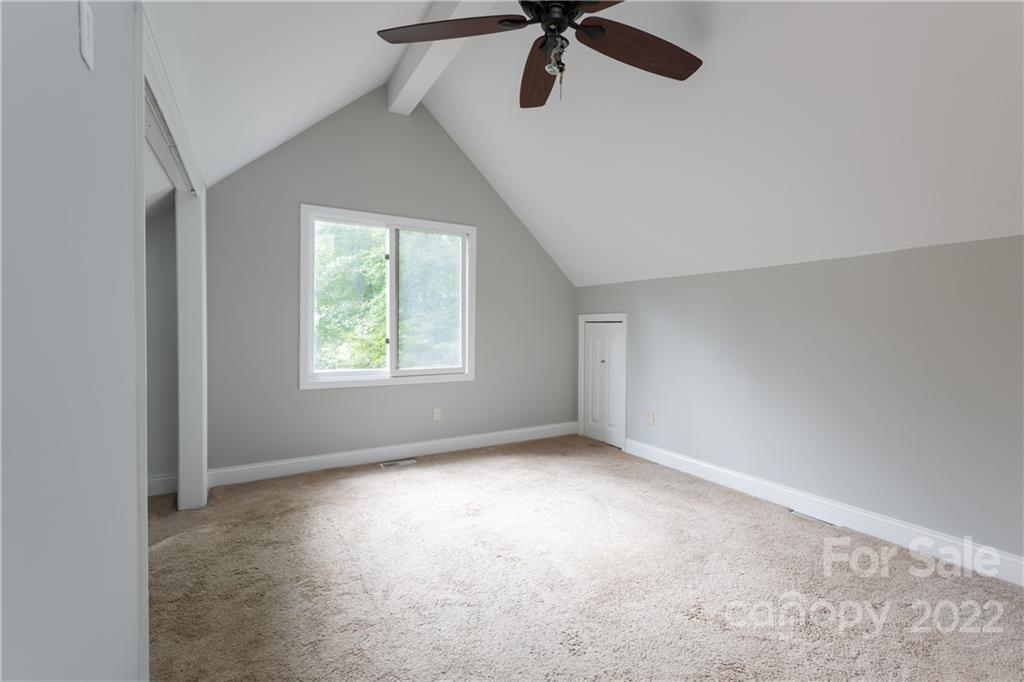 4 Oak Moss Court