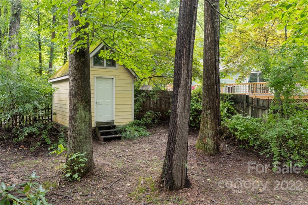 4 Oak Moss Court