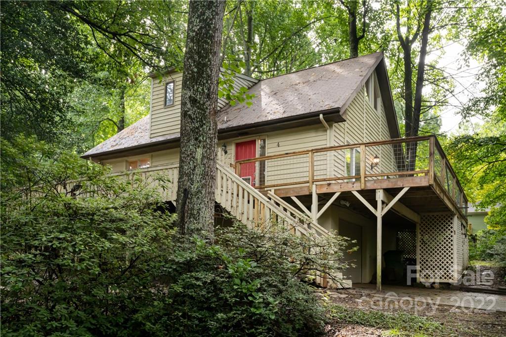 4 Oak Moss Court