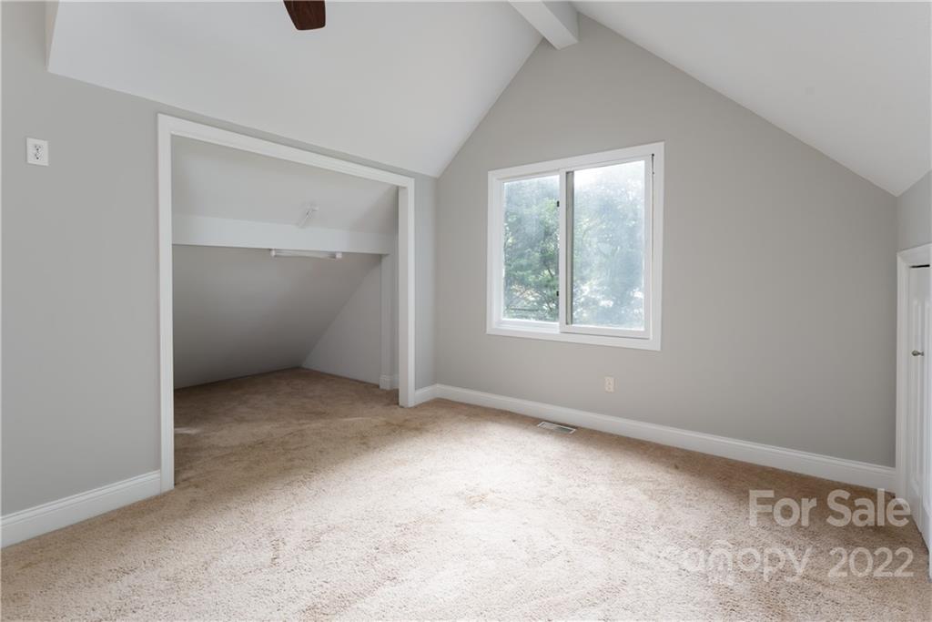 4 Oak Moss Court
