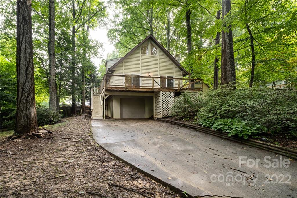 4 Oak Moss Court