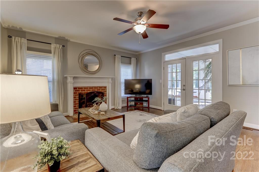 7015 Foxglove Drive