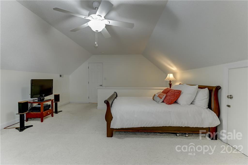 7015 Foxglove Drive