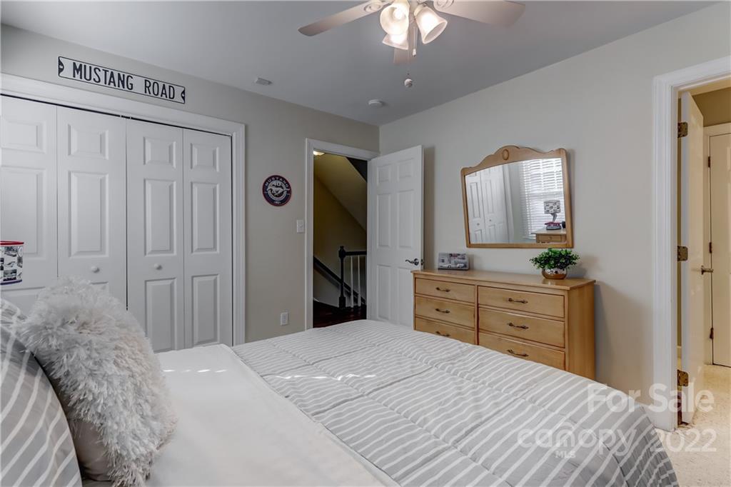 7015 Foxglove Drive