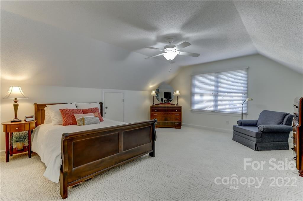 7015 Foxglove Drive