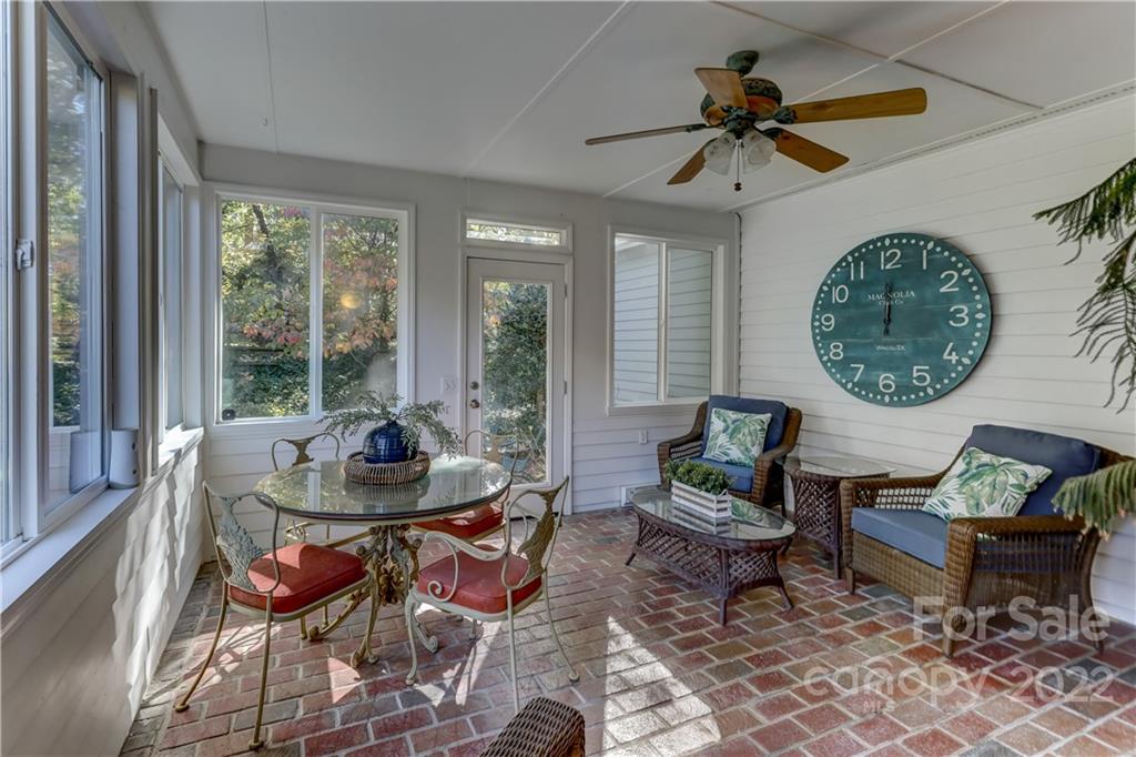 7015 Foxglove Drive