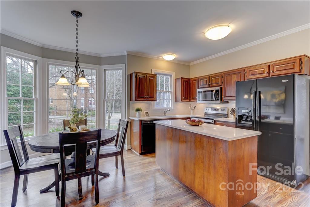 7015 Foxglove Drive