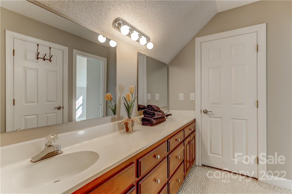 7015 Foxglove Drive
