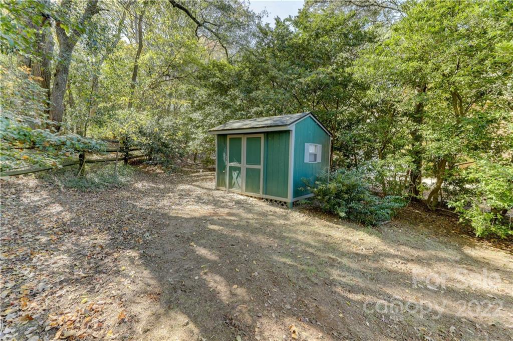 7015 Foxglove Drive