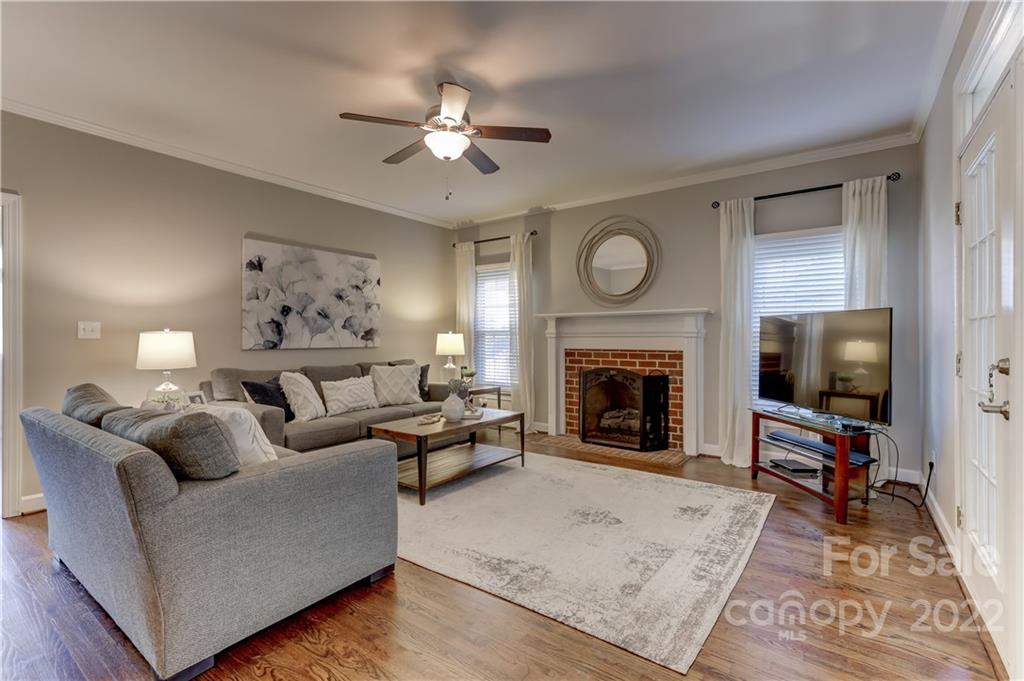 7015 Foxglove Drive