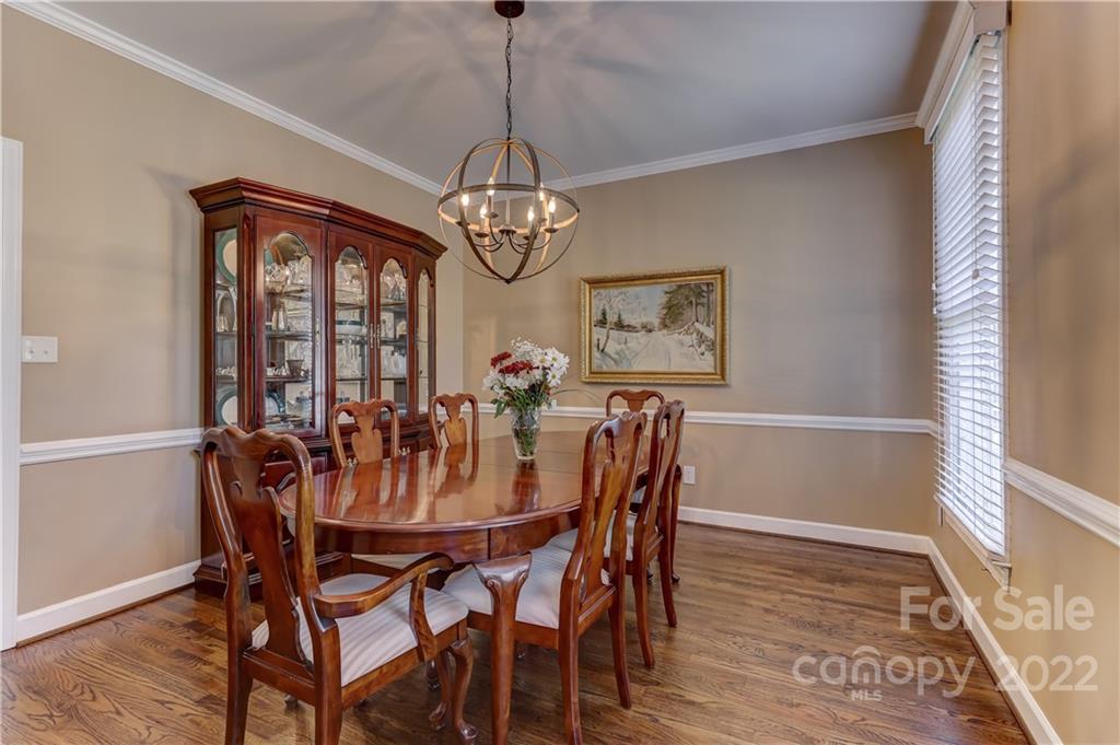 7015 Foxglove Drive