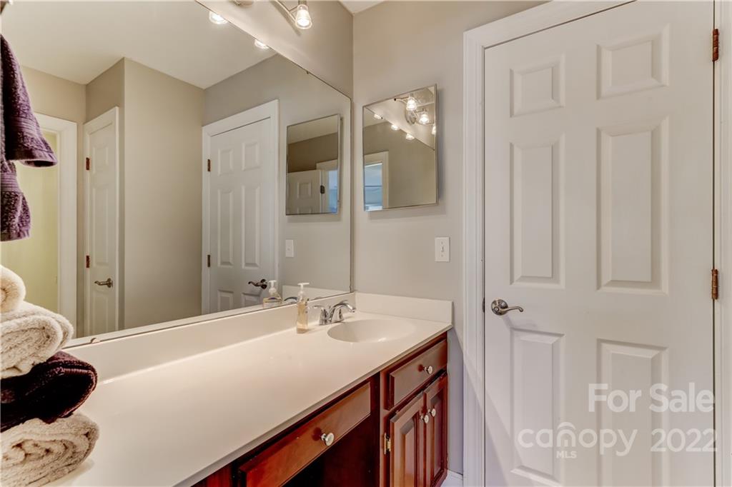 7015 Foxglove Drive
