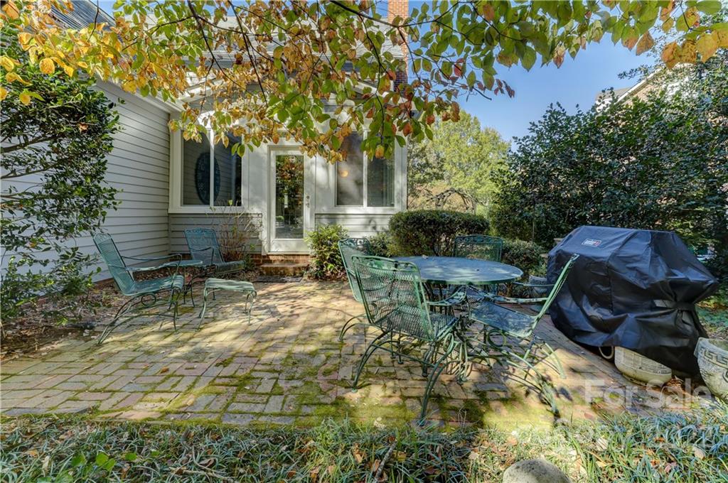 7015 Foxglove Drive
