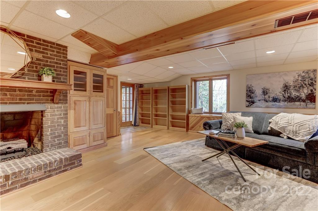 1830 Hazelwood Court