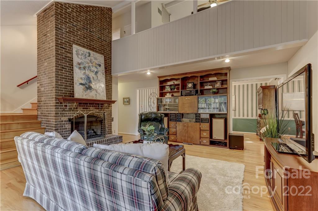 1830 Hazelwood Court