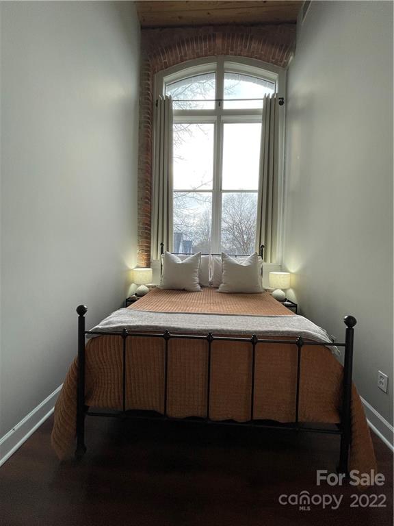 201 S Hoskins Road Unit: 133