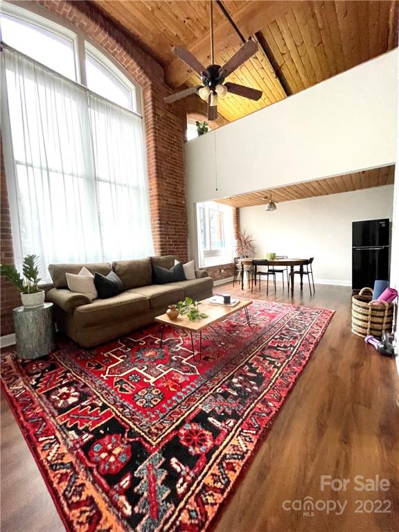 201 S Hoskins Road Unit: 133