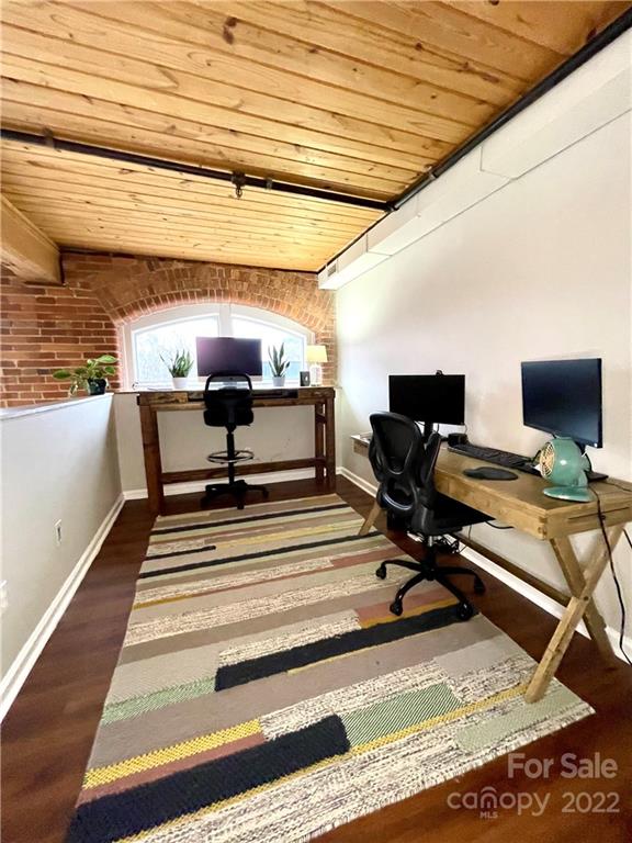 201 S Hoskins Road Unit: 133