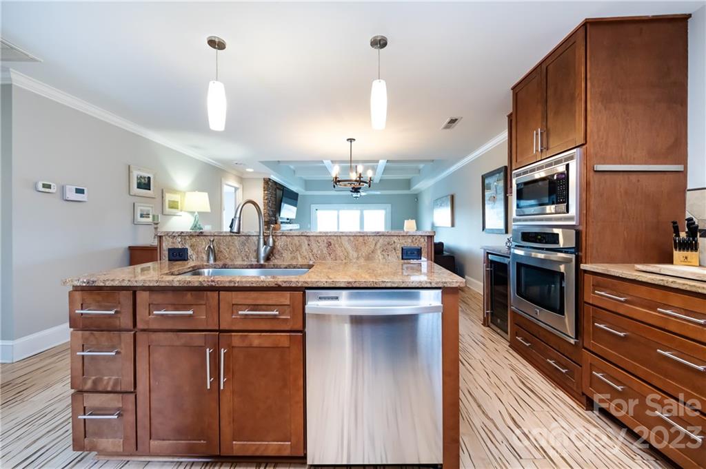 9801 Emerald Point Drive Unit: 11