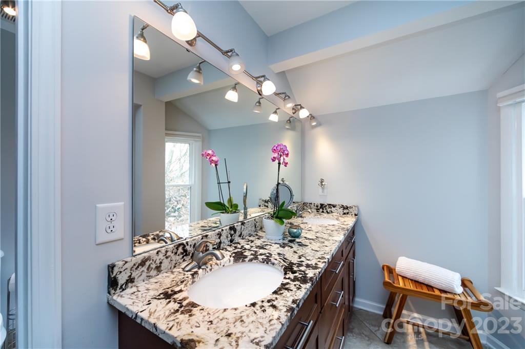 9801 Emerald Point Drive Unit: 11