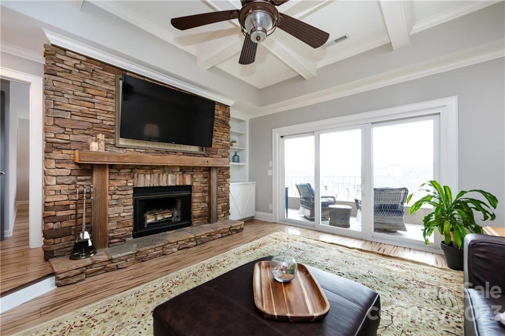 9801 Emerald Point Drive Unit: 11