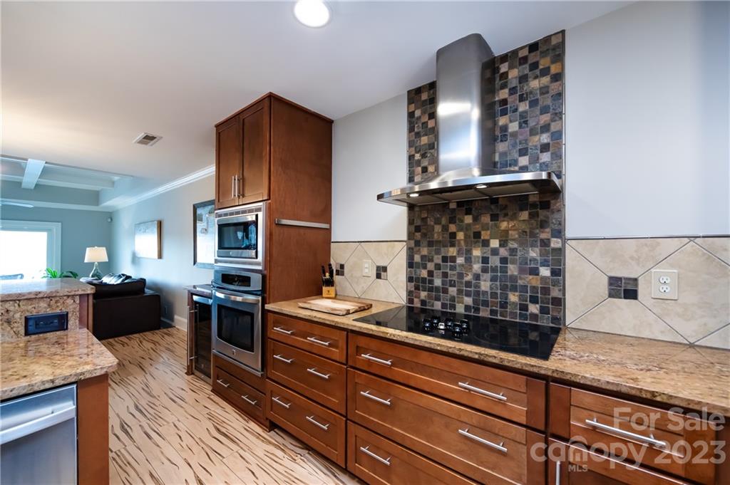 9801 Emerald Point Drive Unit: 11