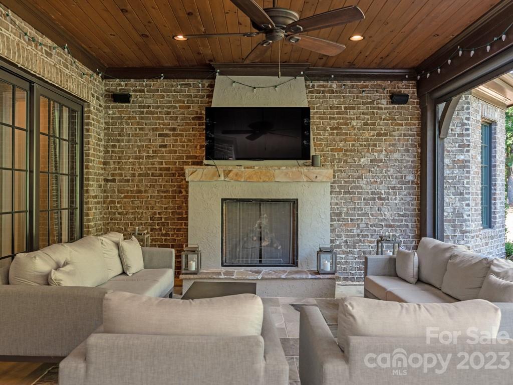 8706 Southshore Drive