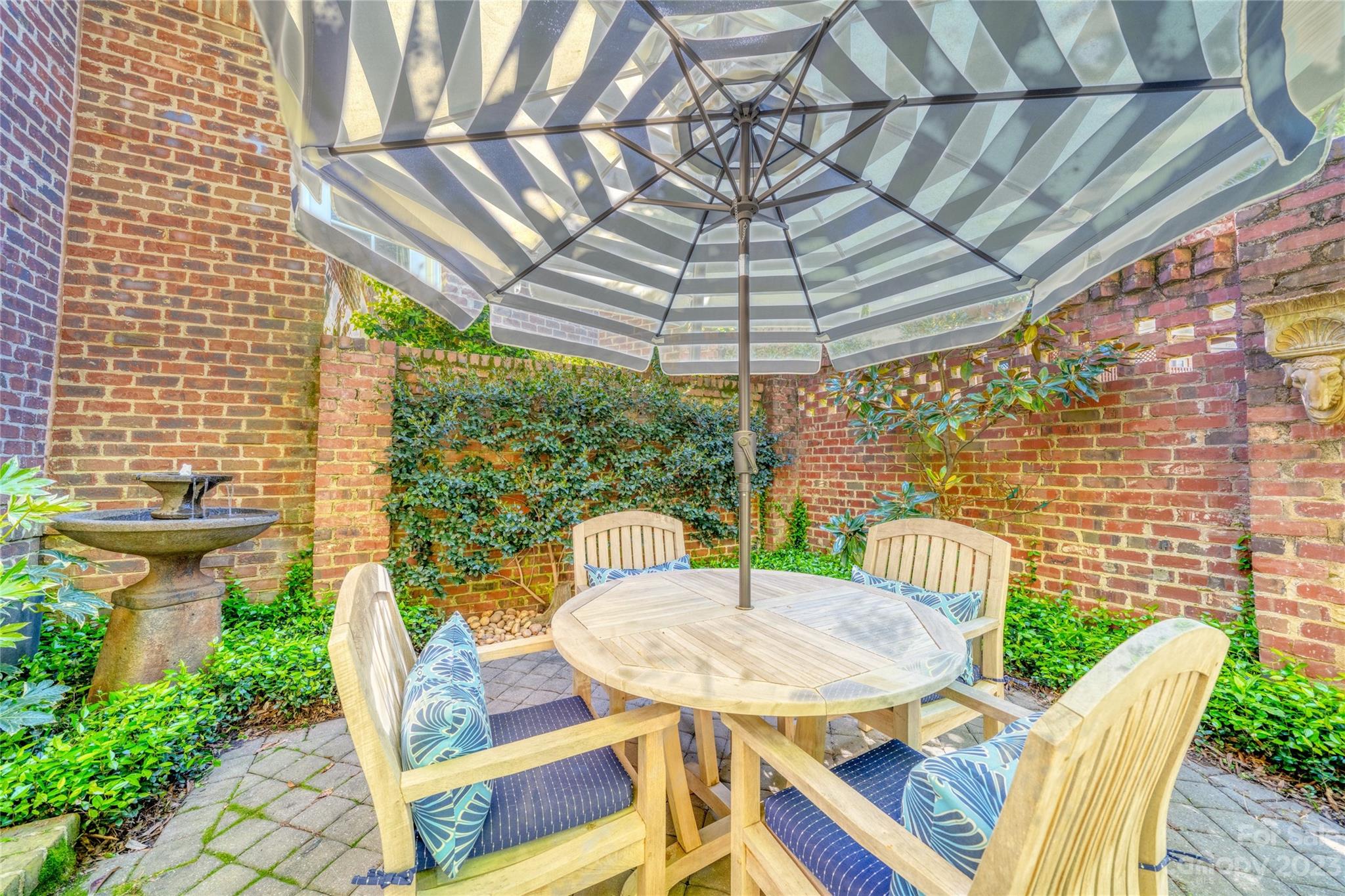 239 Crownsgate Court