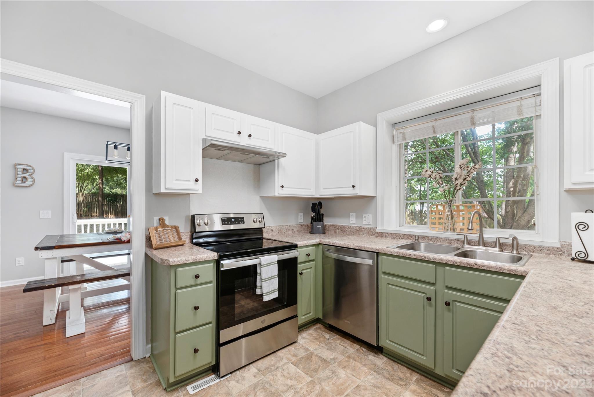 114 Harbor Landing Drive