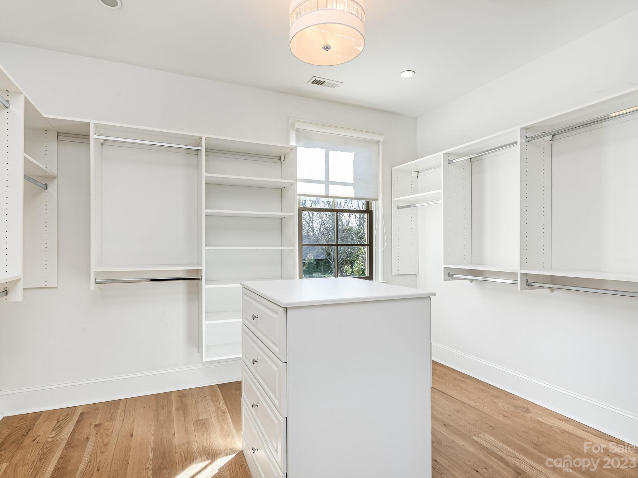171 N Canterbury Road