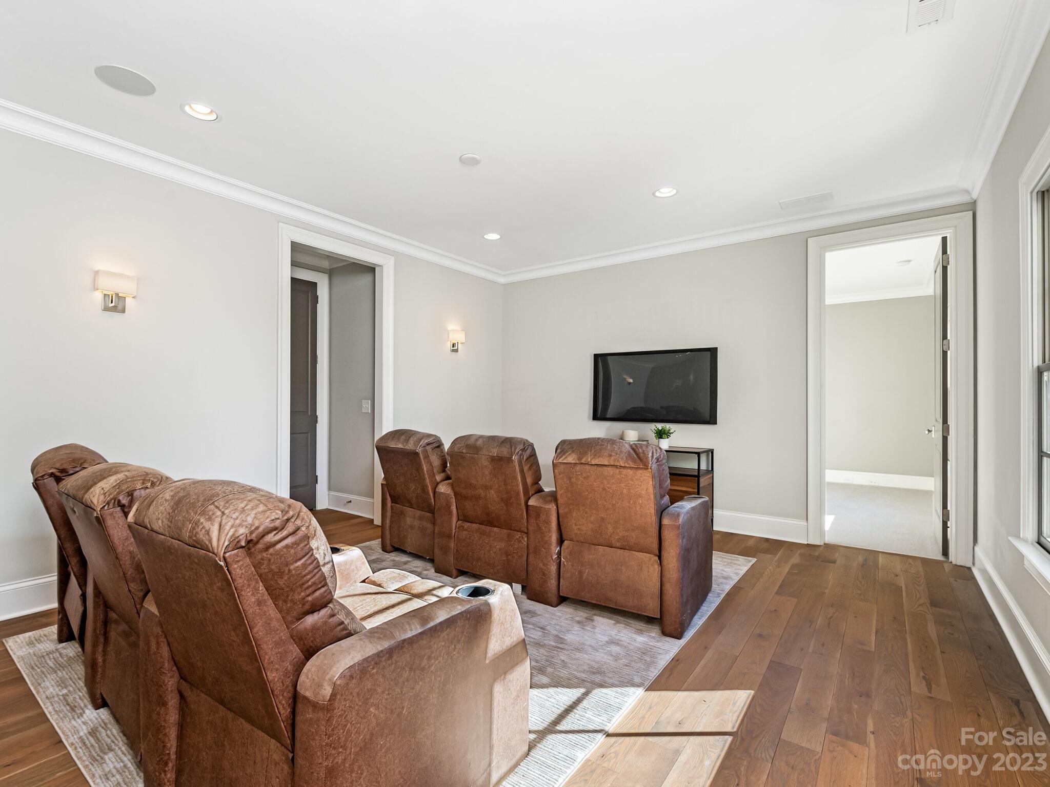 171 N Canterbury Road