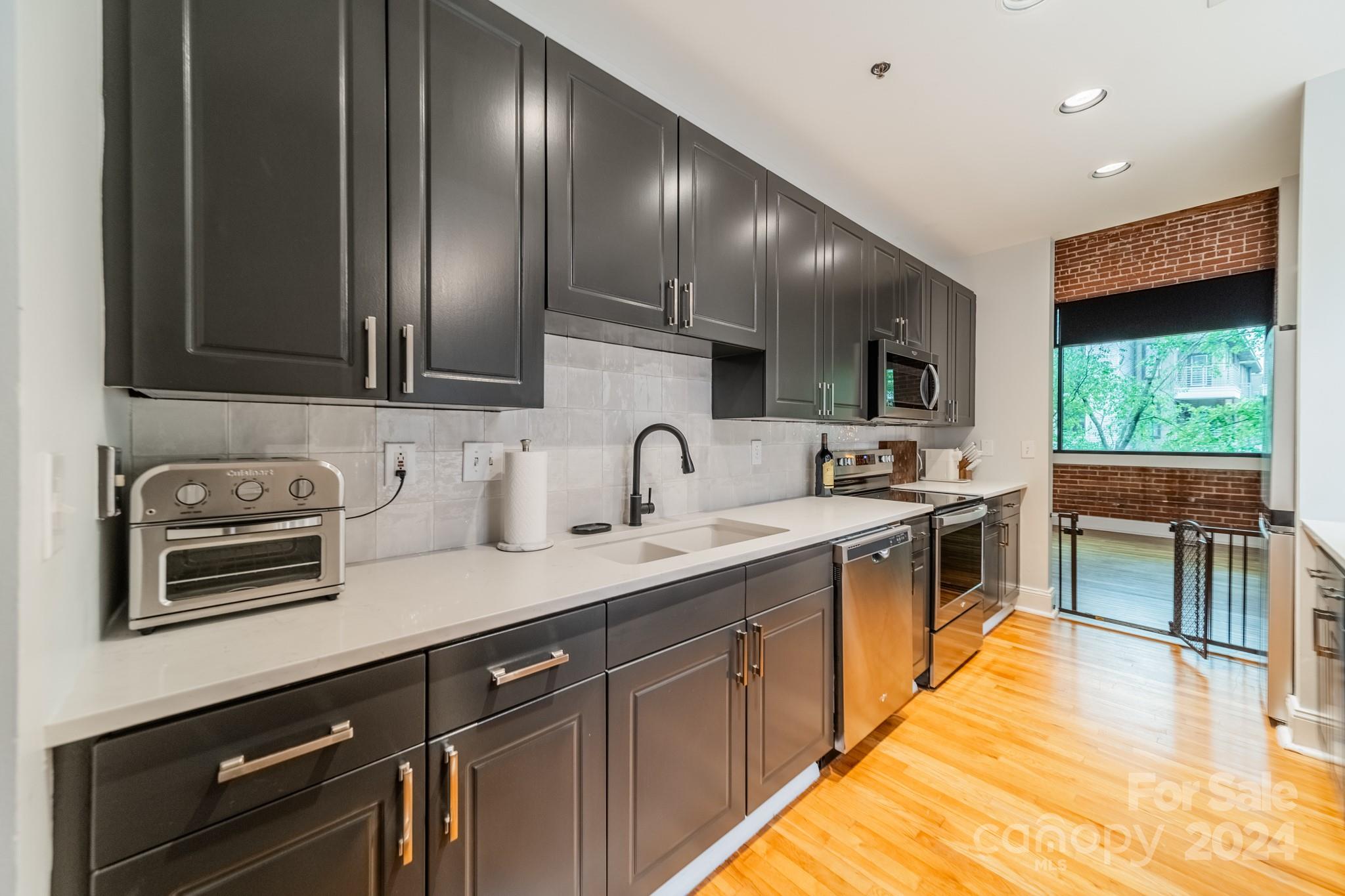 310 Arlington Avenue Unit: 415