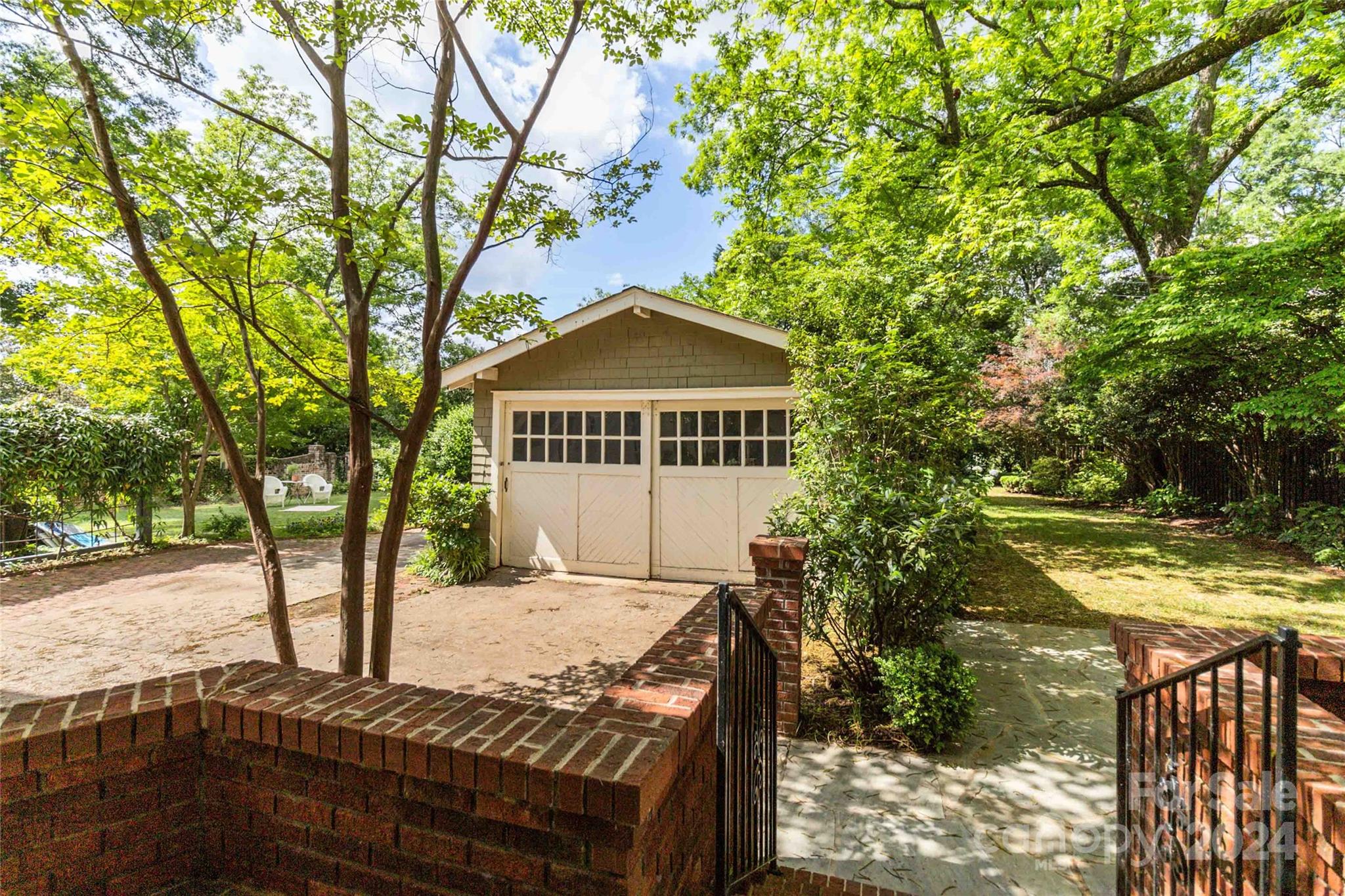 526 Hermitage Court