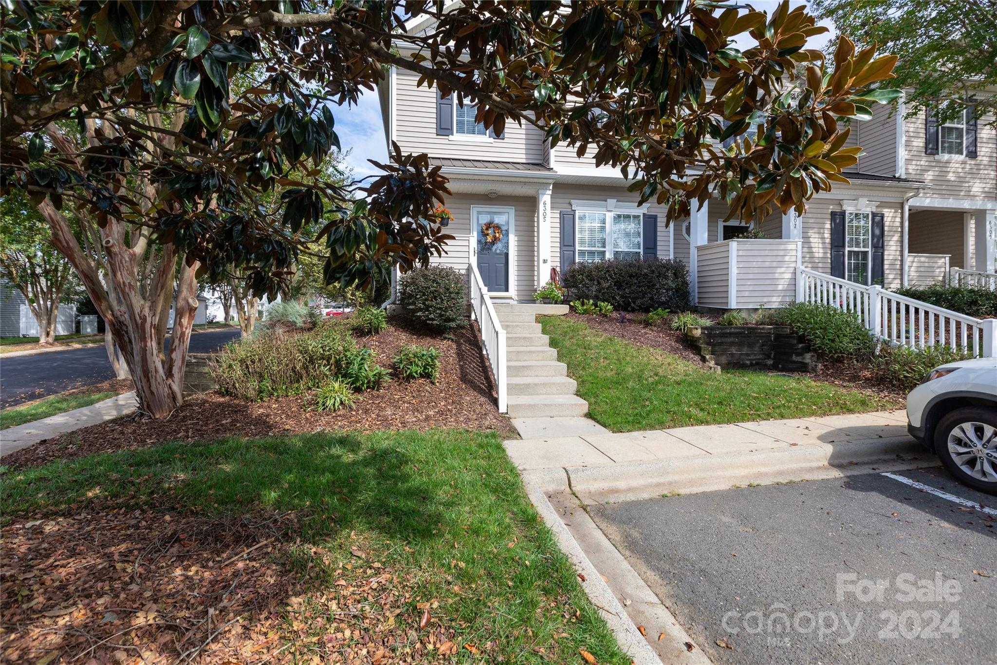 6305 Rhodins Lane