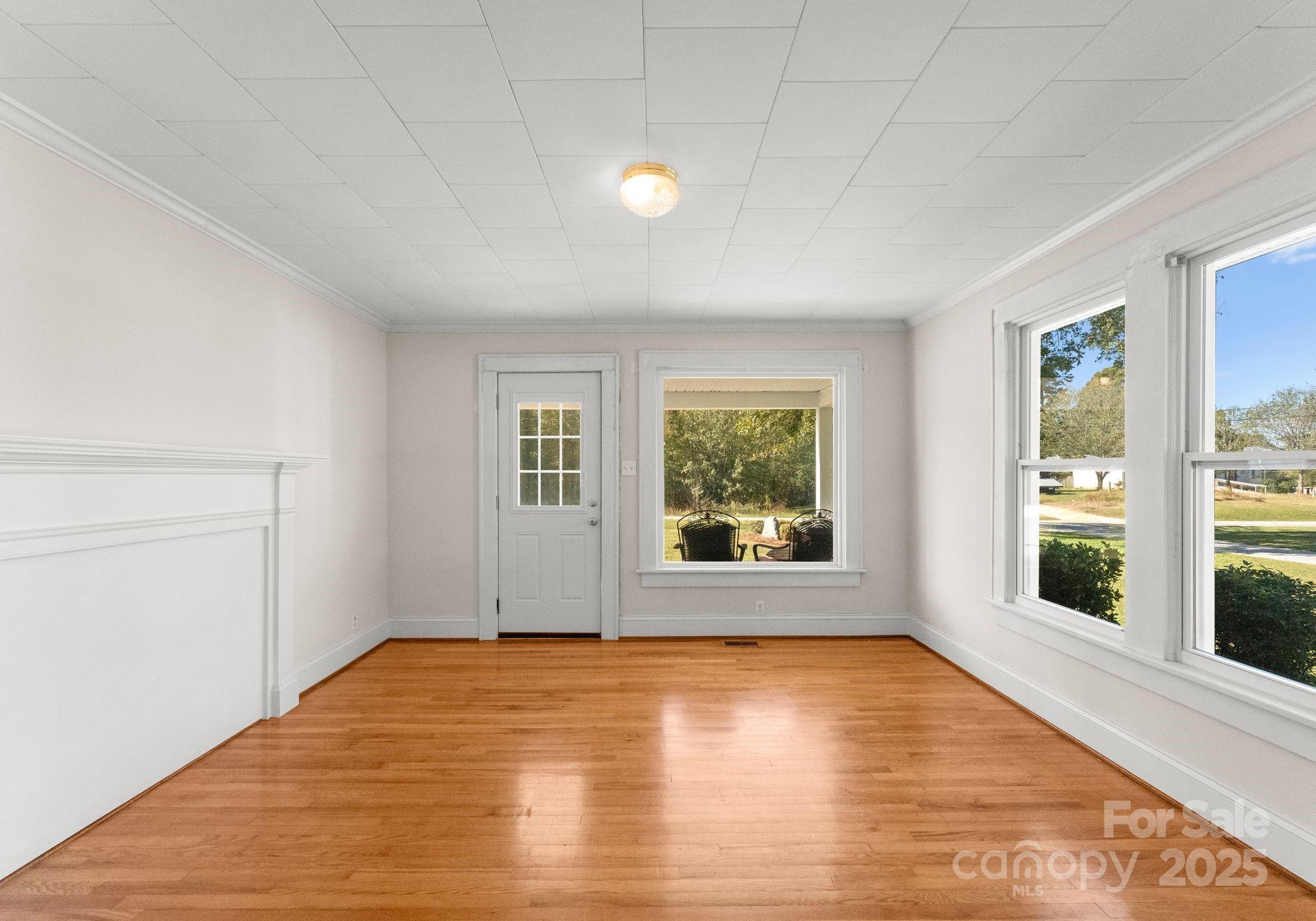 5070, 5090, 5170 Woodleaf Road