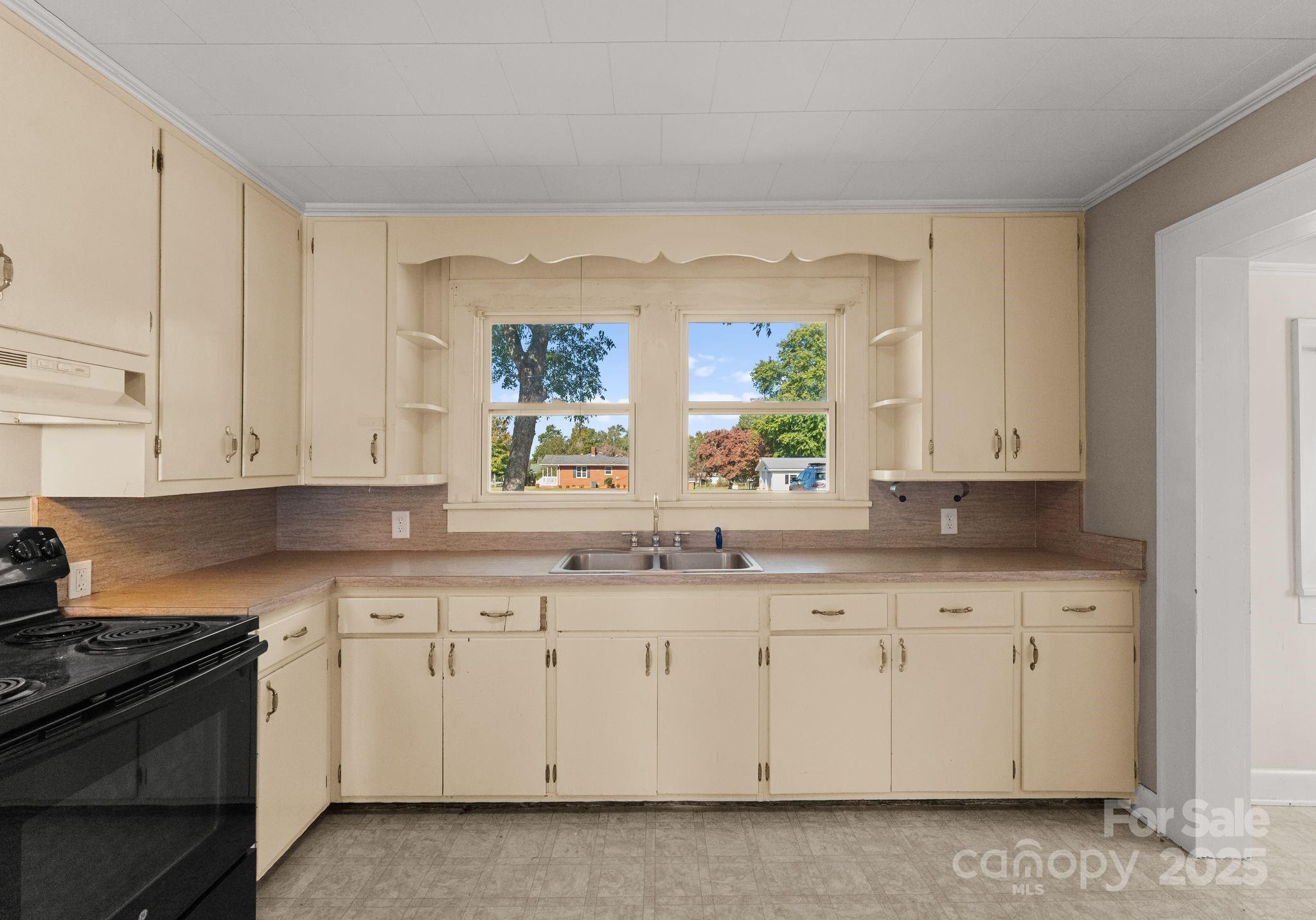 5070, 5090, 5170 Woodleaf Road