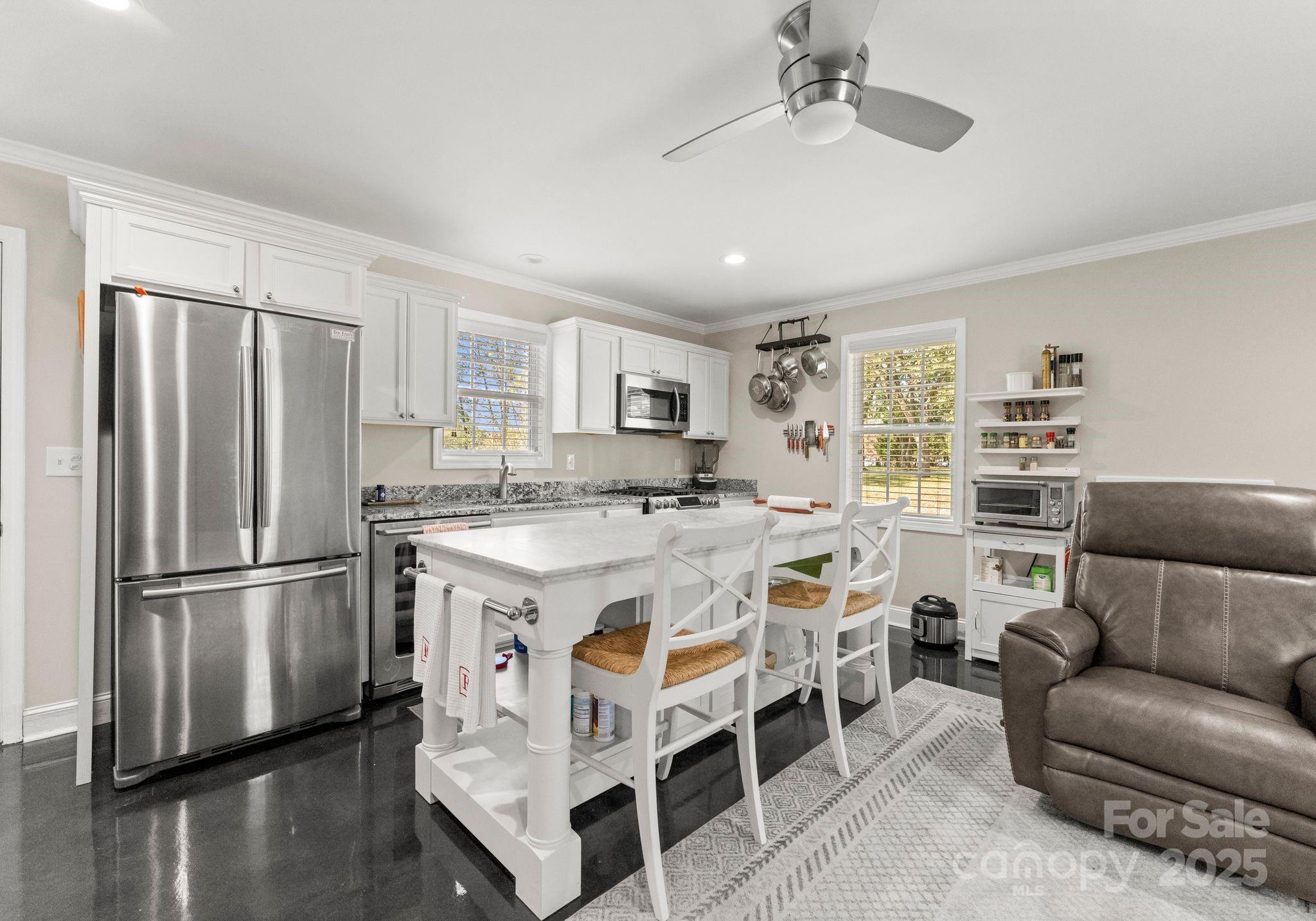 5070, 5090, 5170 Woodleaf Road