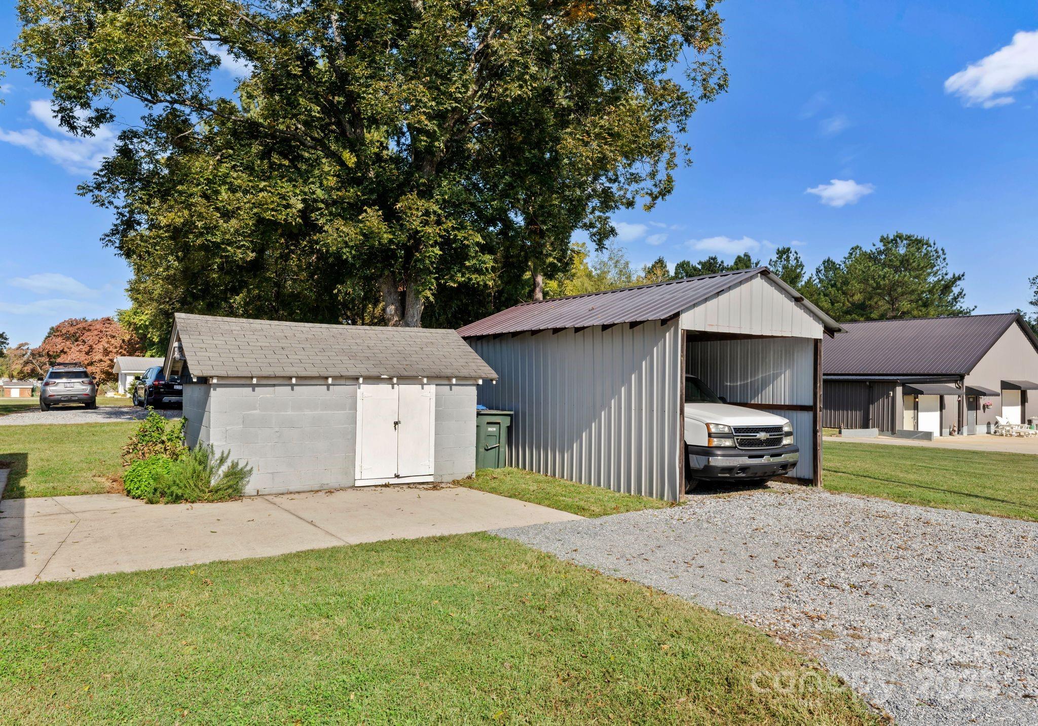 5070, 5090, 5170 Woodleaf Road
