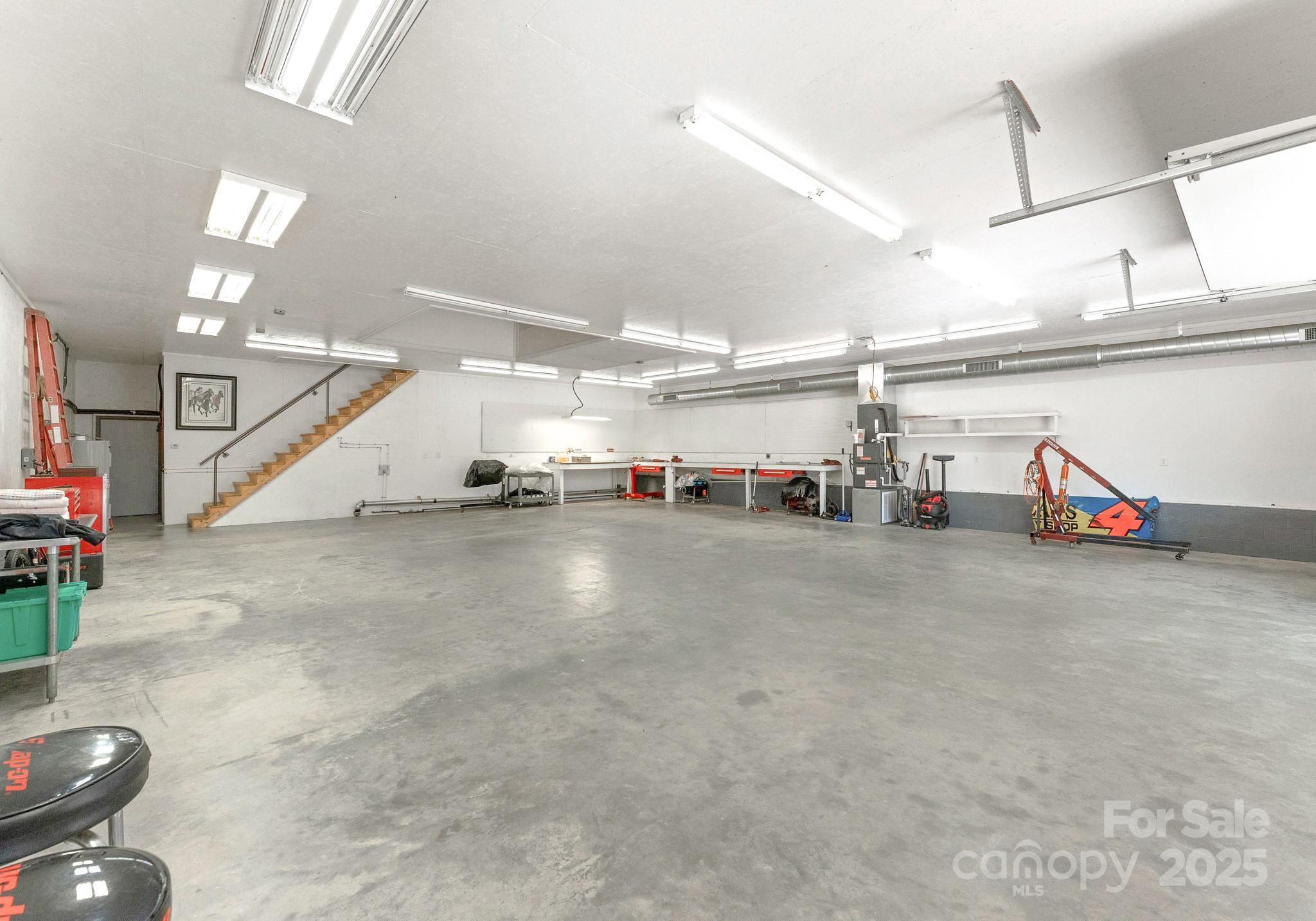 5070, 5090, 5170 Woodleaf Road