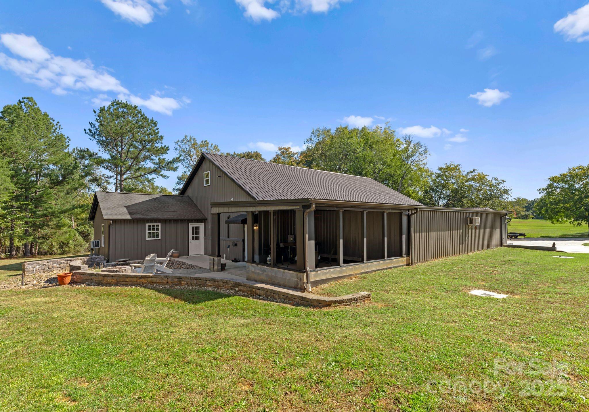 5070, 5090, 5170 Woodleaf Road