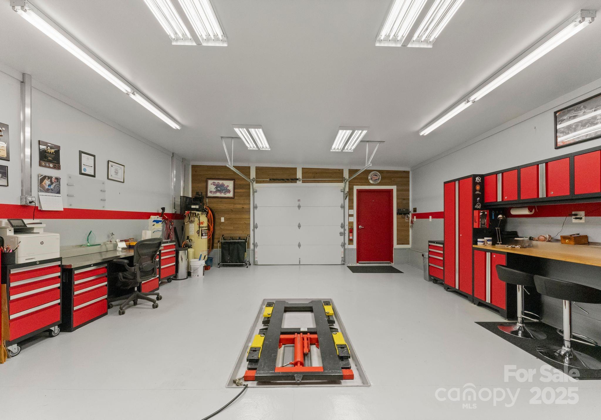 5070, 5090, 5170 Woodleaf Road