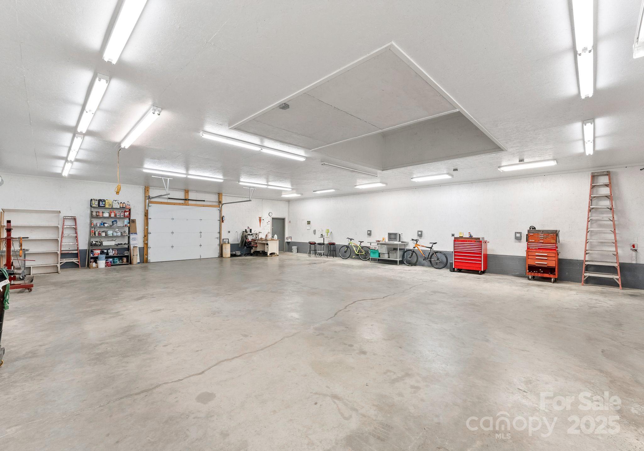 5070, 5090, 5170 Woodleaf Road