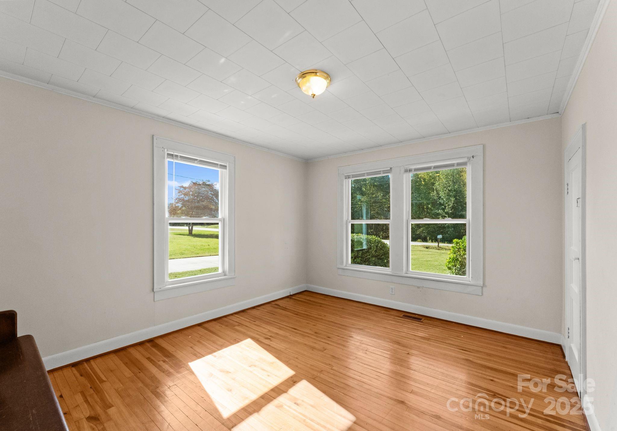 5070, 5090, 5170 Woodleaf Road