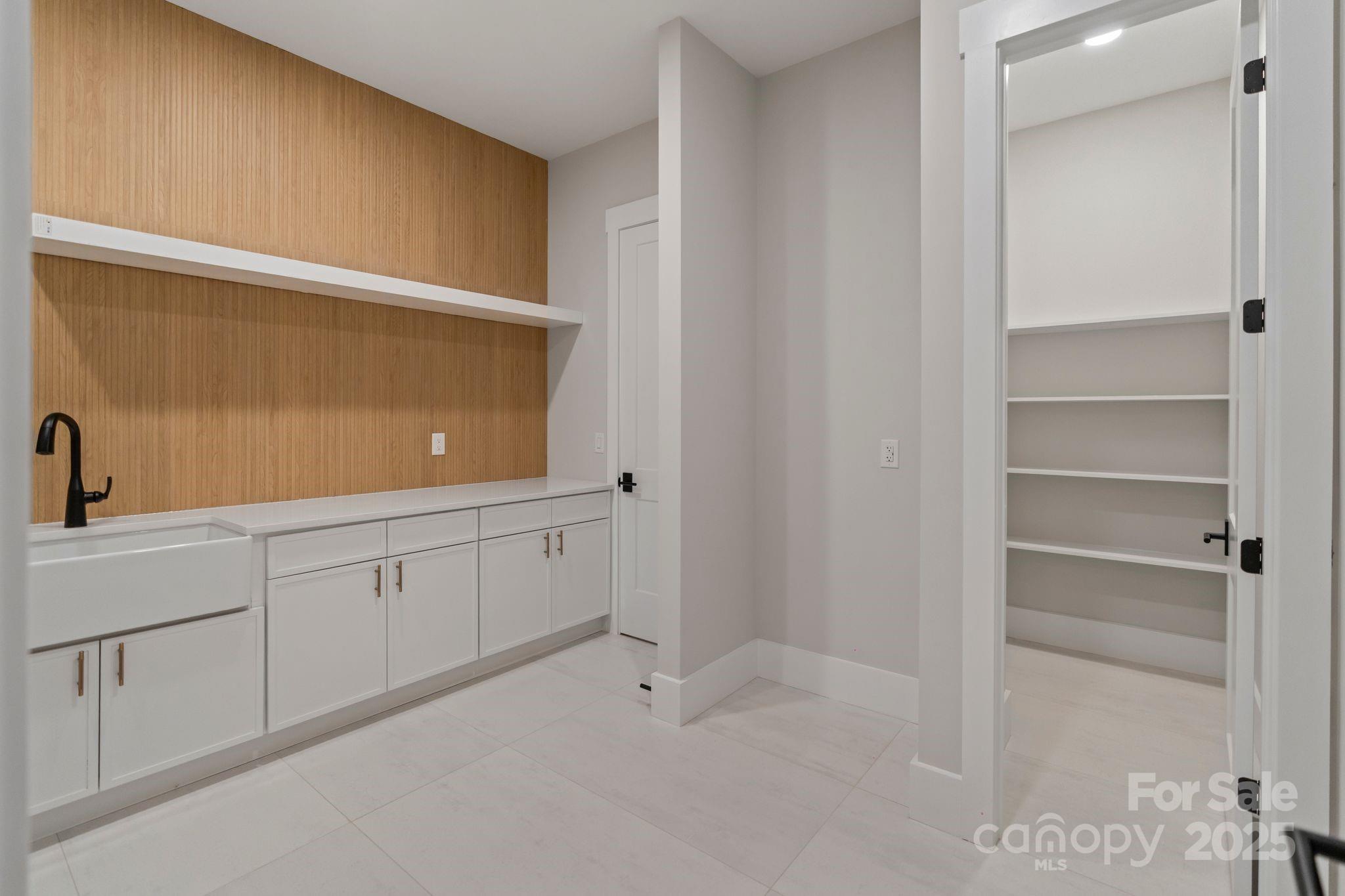 407 Crepe Myrtle Lane