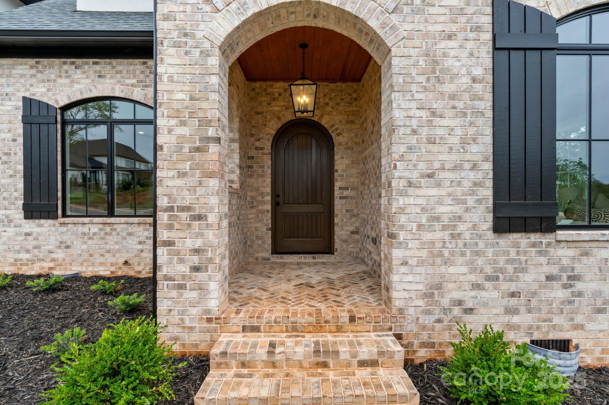 407 Crepe Myrtle Lane