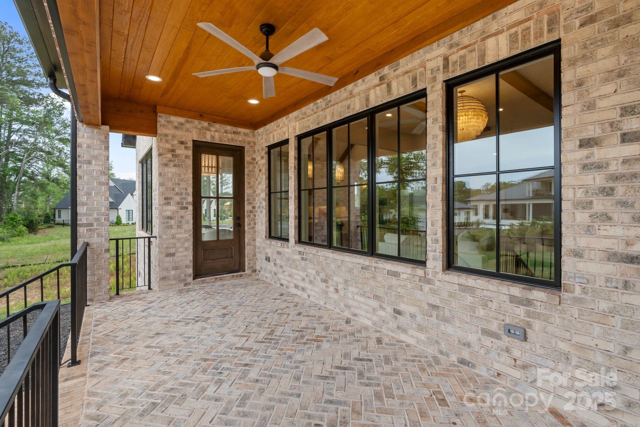 407 Crepe Myrtle Lane